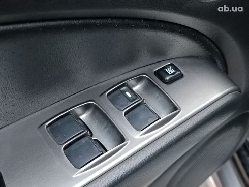 Mitsubishi Outlander 2005 черный - фото 20