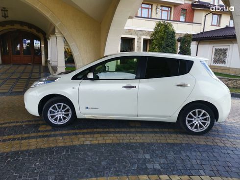 Nissan Leaf 2012 белый - фото 16
