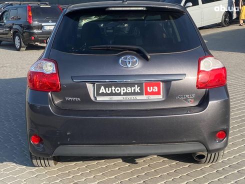 Toyota Auris 2010 серый - фото 6