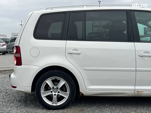 Volkswagen Touran 2009 белый - фото 9