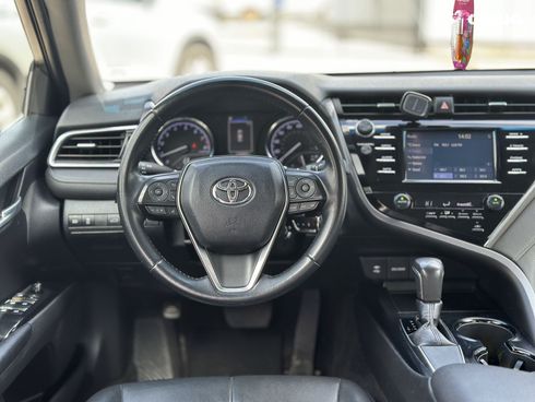 Toyota Camry 2018 красный - фото 17