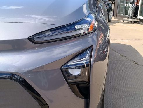 Chevrolet Bolt 2022 серый - фото 3