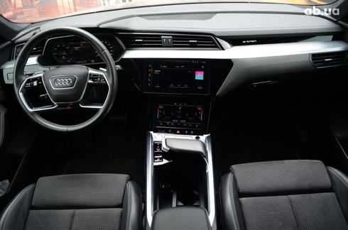 Audi E-Tron 2019 серый - фото 12