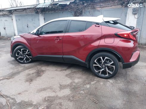 Toyota C-HR 2018 вишневый - фото 12