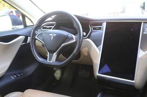 Tesla Model S 2017 - фото 13