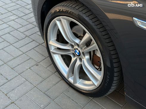 BMW 5 серия 2015 серый - фото 9