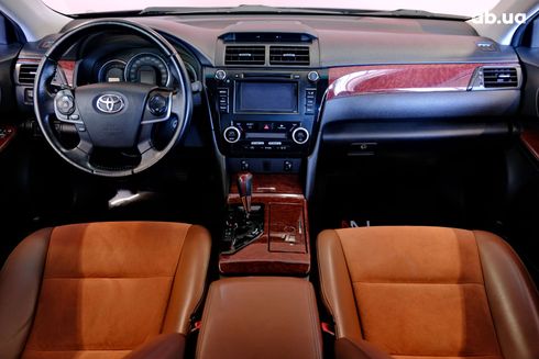 Toyota Camry 2014 серый - фото 8