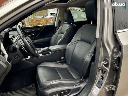 Lexus ES 2020 - фото 23