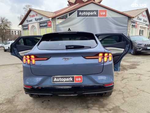 Ford Mustang Mach-E 2023 синий - фото 16