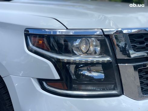 Chevrolet Suburban 2019 белый - фото 15