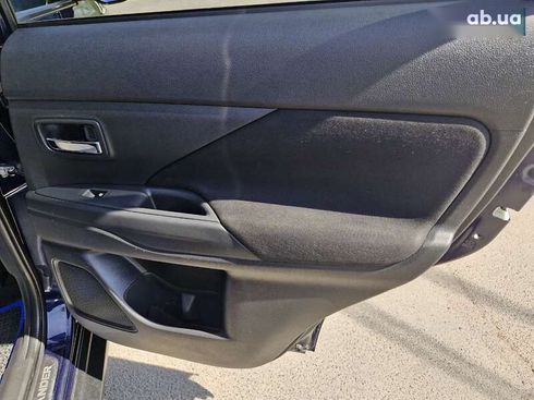 Mitsubishi Outlander 2017 - фото 11