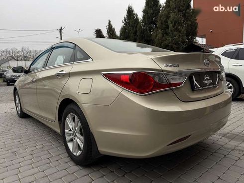 Hyundai Sonata 2010 - фото 12