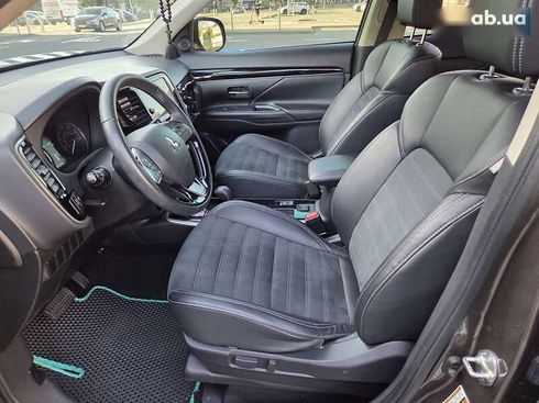 Mitsubishi Outlander 2018 - фото 15