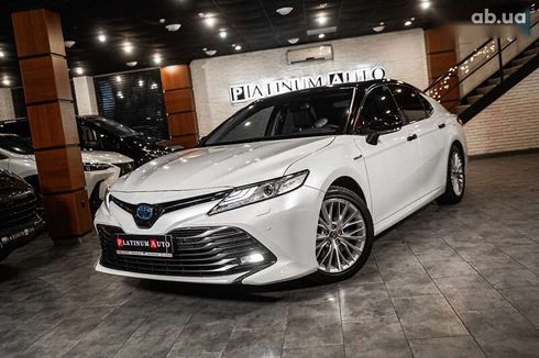 Toyota Camry 2020 - фото 18