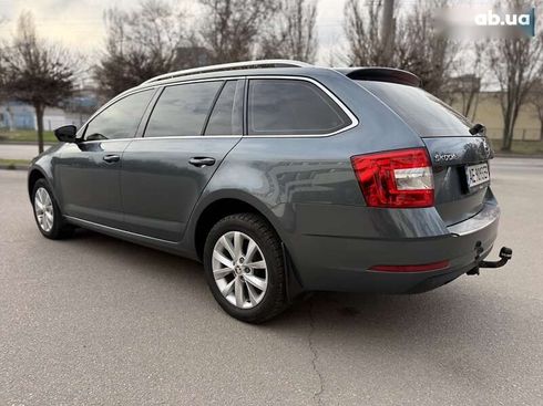 Skoda Octavia 2018 - фото 11