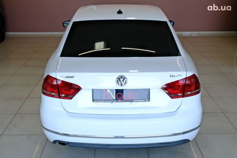 Volkswagen Passat 2014 белый - фото 6