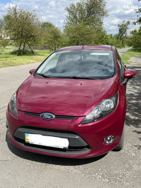 Ford Fiesta 2011 красный - фото 3