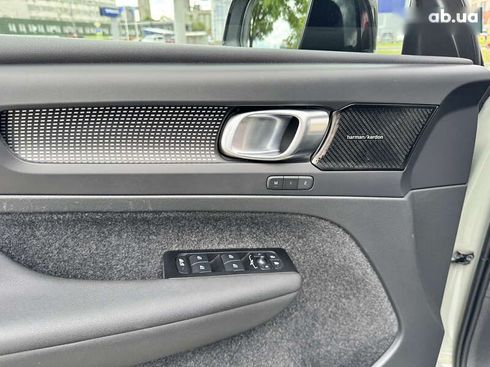 Volvo XC40 2021 - фото 25