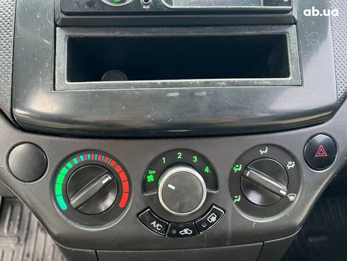 Chevrolet Aveo 2006 белый - фото 47