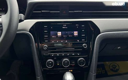 Volkswagen Passat 2021 - фото 17