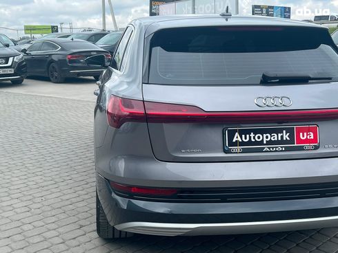 Audi E-Tron 2019 серый - фото 17