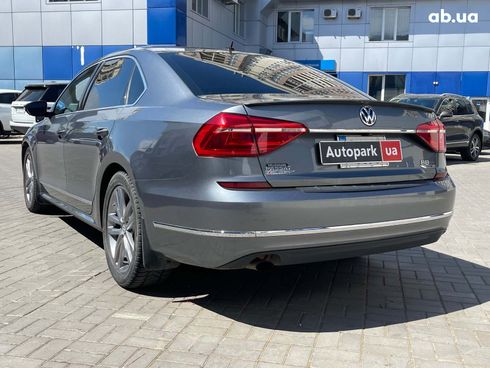 Volkswagen Passat 2016 серый - фото 16