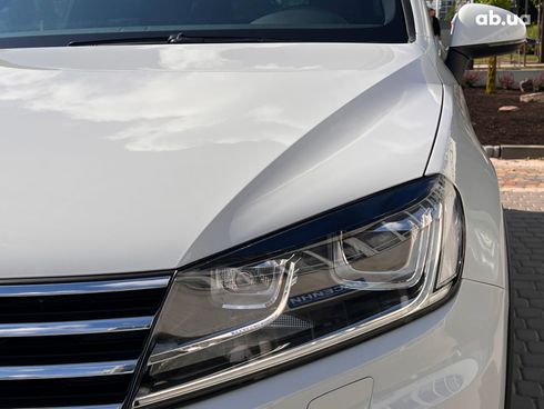 Volkswagen Touareg 2015 белый - фото 31