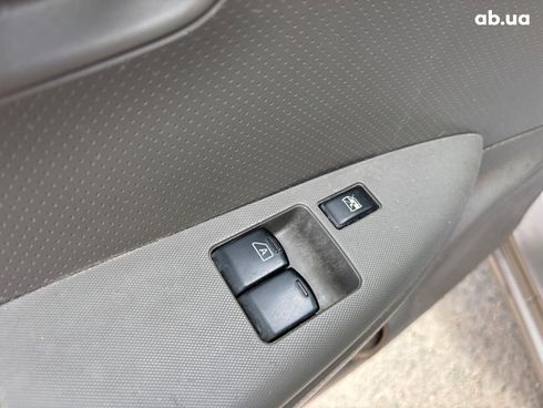 Nissan Note 2006 бежевый - фото 16