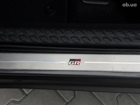 Toyota C-HR 2022 серый - фото 13