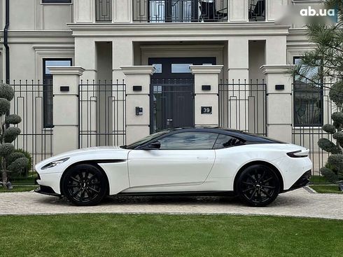 Aston Martin DB11 2018 - фото 9