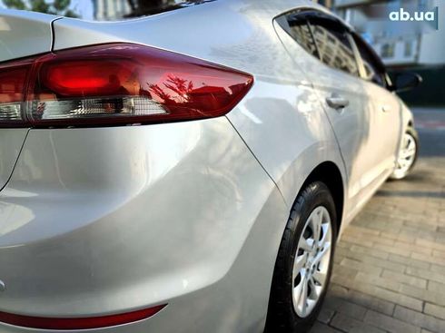 Hyundai Elantra 2016 - фото 18