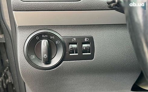 Volkswagen Touran 2011 - фото 13