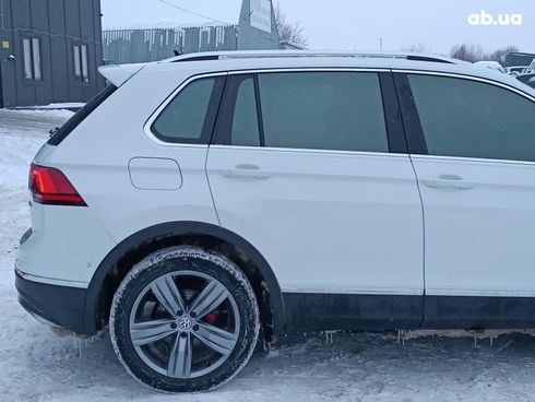 Volkswagen Tiguan 2018 белый - фото 13