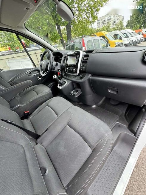 Renault Trafic 2021 - фото 24