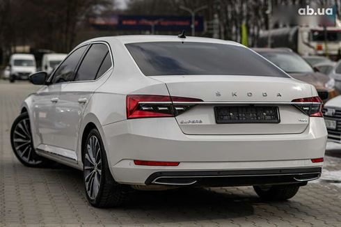 Skoda Superb 2020 - фото 17