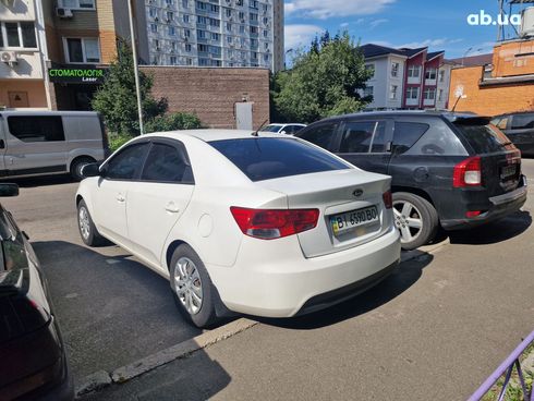 Kia Cerato 2011 белый - фото 2