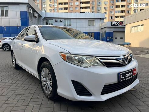 Toyota Camry 2012 белый - фото 3