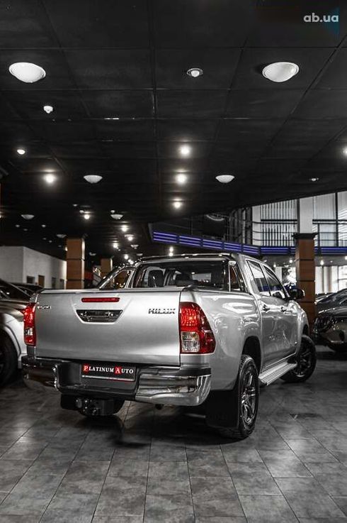 Toyota Hilux 2022 - фото 8