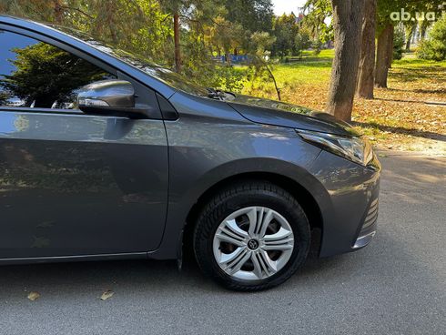 Toyota Corolla 2017 серый - фото 5