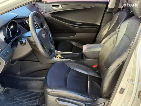 Hyundai Sonata 2012 серый - фото 12