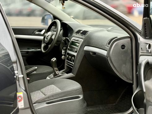 Skoda Octavia 2011 серый - фото 16