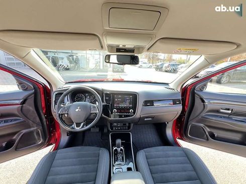Mitsubishi Outlander 2021 - фото 16