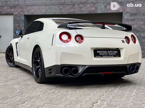 Nissan GT-R 2013 - фото 21