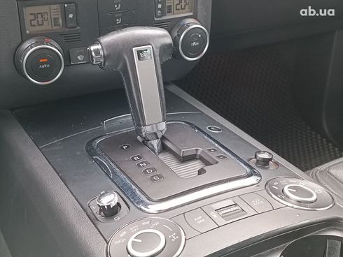Volkswagen Touareg 2005 черный - фото 26