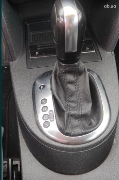 Volkswagen Touran 2010 серебристый - фото 4