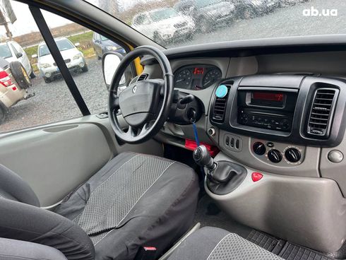 Renault Trafic 2007 желтый - фото 31