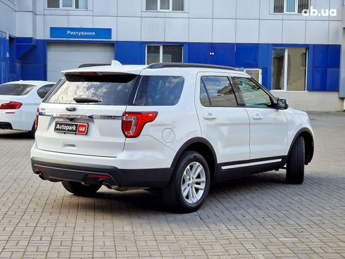 Ford Explorer 2017 белый - фото 47