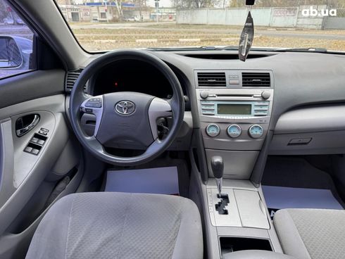 Toyota Camry 2007 серый - фото 16