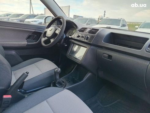 Skoda Fabia 2012 белый - фото 11
