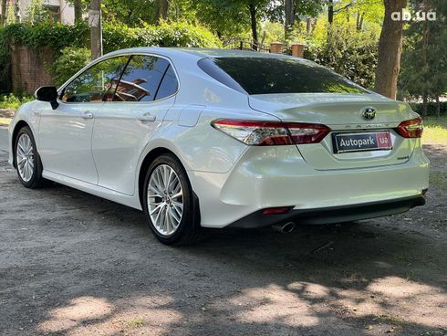 Toyota Camry 2019 белый - фото 10